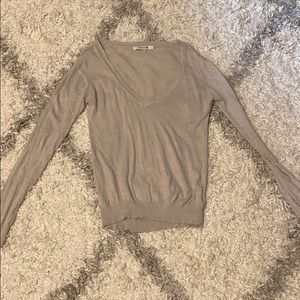 Beige/light gray long sleeve v neck thin sweater